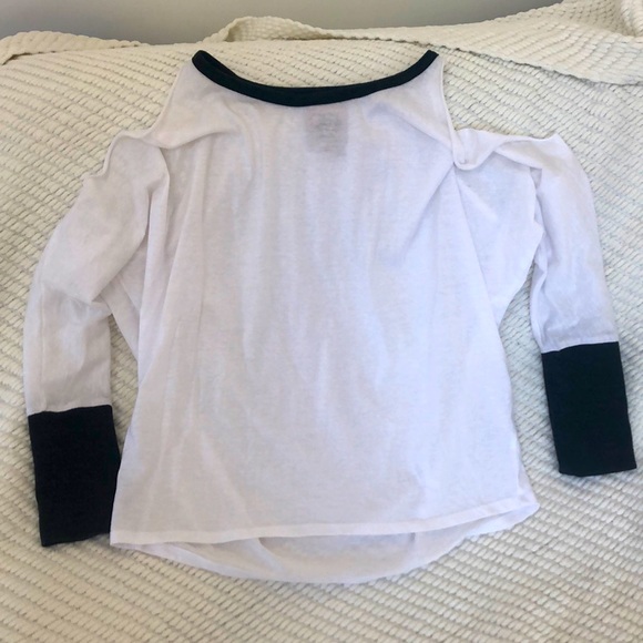 Chaser cold shoulder burnout shirt with grey cuffed sleeves. Size M - Picture 1 of 7